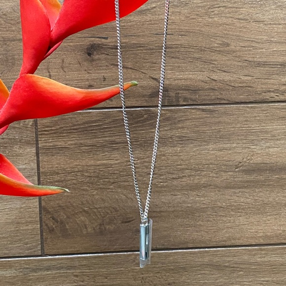 Authentic GUCCI
G Bar Pendant Necklace - Picture 8 of 12